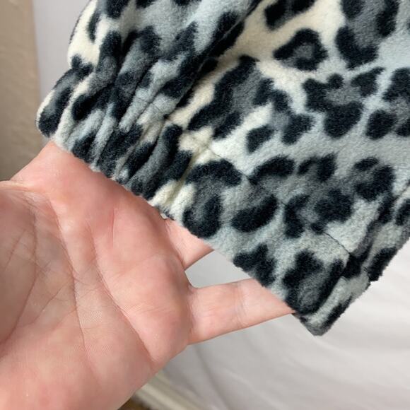 NWT Abound Nordstrom Rack Gray Leopard Cropped Fleece Top Drawstring Medium - Picture 6 of 10